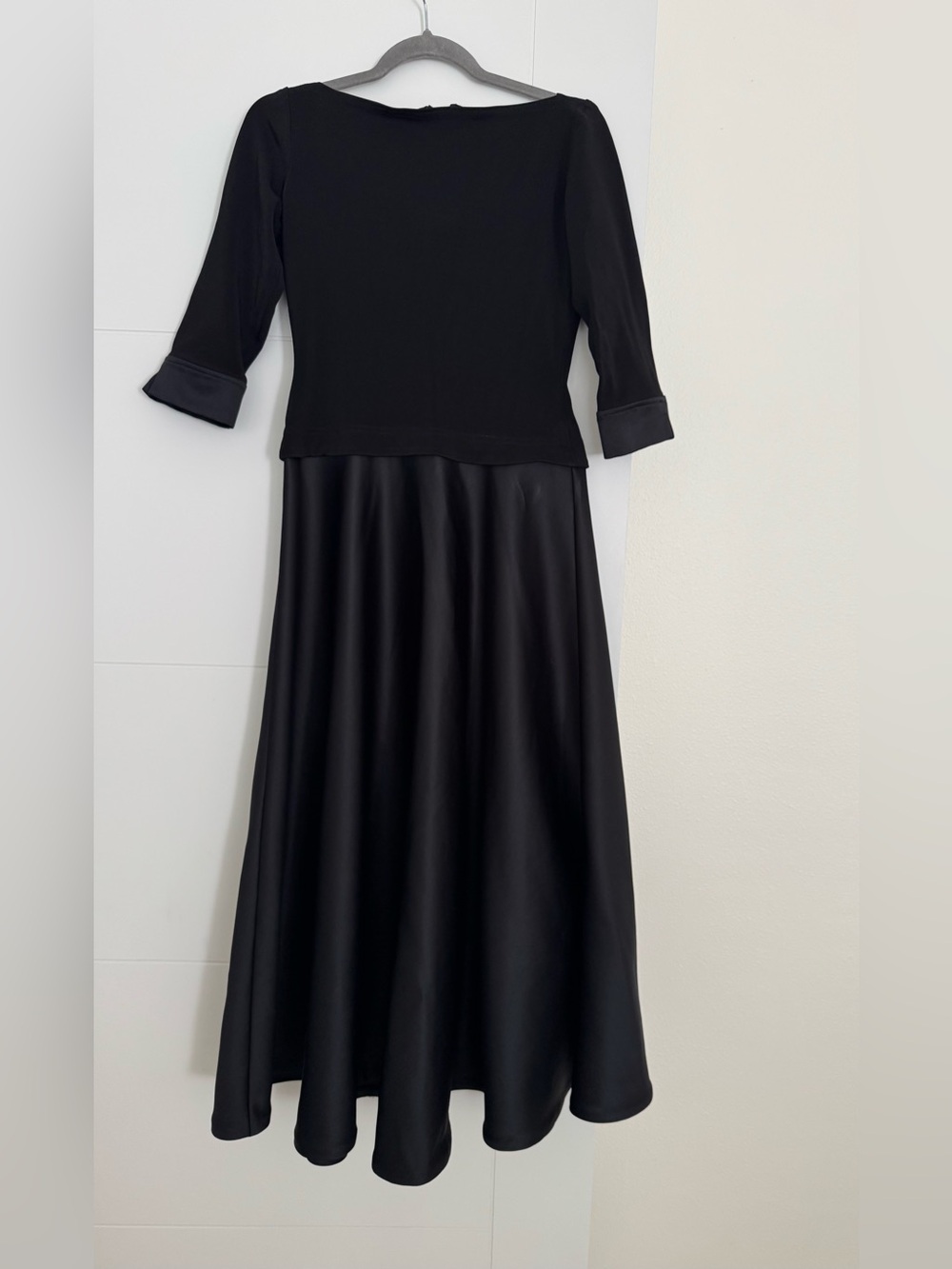 Vintage 90’s Tadashi Shoji sleek A Line black Midi dress size 2P